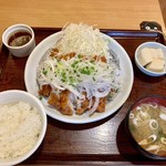 Manten Shokudou - 今回は夏定食の中から「一枚揚げ鷄の葱まみれ定食」に決定！！