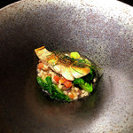 ソーニ・ディ・ソーニ - 魚料理：スズキのドラード軽い潮仕立て