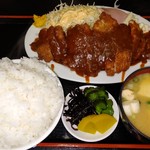 大衆食堂 まんだらや - トンカツ定食 750円+マカロニサラダ180円