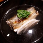 111549976 - 鮎　枝豆胡麻豆腐のお椀　京味は昆布の味がしっかりしている