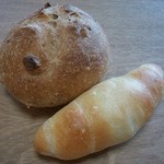 フランボワーズ - くるみのパンと塩のパン（？）