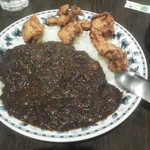 喫茶Y - カレーと唐揚げ　カレーは牛肉たっぷりでご飯も多め