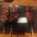 焼鳥 酉たけ - 絶品のタレでいただくはつもととさえずり　希少部位も安価に提供しています