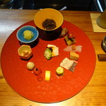 明道町中国菜 一星 - 前菜 　沖縄もずく山椒、熊本焼豚、赤茄子、こち、あん肝紹興酒煮、 　クジラ、きゅうり甘酢ぴり辛、ズッキーニ、とまと、うずら、 　しらす、金糸瓜、よだれどり