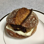 パンやきどころ RIKI - 和栗とカルピスバターの天然酵母パンサンド ¥250+税