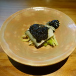 明道町中国菜 一星 - 蒸し黒鮑(500g)：肝ソース、黄ニラ、金針菜