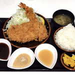 Butaya Tonichi - ●海老とん定食¥1123税込
                      ごはん、味噌汁付き
                      ●ごはん大盛り¥54税込
                      お会計1177税込