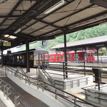 上村うなぎ屋 - 人吉駅ホームにはSL人吉が！