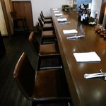 アレグロ コン ブリオ - カウンターには６席。計１８席。