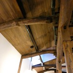 アレグロ コン ブリオ - 高過ぎず高い天井も居心地の良さに繋がっている。