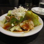 横浜 青葉餃子 - 豚しゃぶとレタスの辛し和え？　200円（今日のおつまみ）