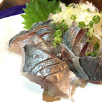 Tano Hei Tei Sashimi Semmon Ten - ＊アジ（300円）
                        本日のオススメですと紹介があって早速いただきました。旬のアジ、脂ののりがよい。