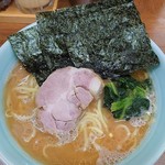 横浜ラーメン　武蔵家 - ラーメン並650円