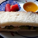 ガーデンカフェもも - モーニングＢセットのフルーツサンド、マンゴーゼリー、スイカ