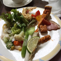ビュッフェ＆カフェレストラン ナイト＆デイ - チョップドサラダ、パーニヤマレイダ、枝豆と玉子入りポテトサラダえび味噌ソース、ちあゆのエスカベッシュ ライムと胡瓜のエマンセ添えギリシャ風野菜のマリネ、ピペラードとベーコンのキッシュ等