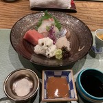 日本料理 とくを - 造りは鯛・中トロ・しまあじ・韓国産鱧・富山の白エビ・大間のミョウバンなしウニ
