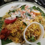 カーン・ケバブ・ビリヤニ - ヨーグルトをかける