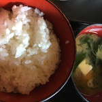 家庭料理菊正 - 日替り定食のごはんと味噌汁