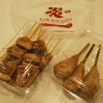 炎 - 今回買った焼き鳥「豚串・鶏もも精肉串・美唄焼鳥串・生つくね串」塩味各3本