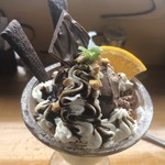 カフェアンドショップ ロータスランド - 2019/07/14　チョコレートパフェ 620円 ホット投入ミルク 190円 セット