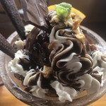 カフェアンドショップ ロータスランド - 2019/07/14　チョコレートパフェ 620円 ホット投入ミルク 190円 セット