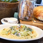 カラテッロ - 2019年5月　パスタランチ（ベーコンとチンゲン菜のクリームソース）【前菜・ドリンク付きで1100円】