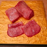 炭火焼肉 ふちおか - 厚切りタン
      薄切りタン