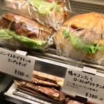 パンやきどころ RIKI - 冷蔵コーナー 惣菜サンド