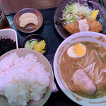 豚太郎 - 日替わり定食（白身魚のフライ、味噌ラーメン）