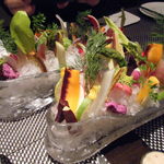 レストラン バカール - 日本各地から取り寄せた有機野菜と能登産ズワイ蟹とカニミソのバーニャカウダ