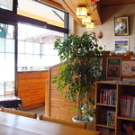 ふじ家 - とーぜん、和風な店内。