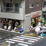 自家製麺 No11 - 歩道橋上から