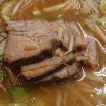 亀や - チャーシューを出して見たよ♪ もう一枚 沈んでる♪