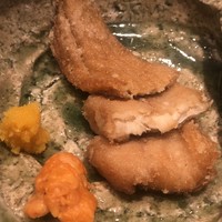 紀尾井町 三谷 - 8)煮穴子の唐揚げに悶絶。奥が生の唐墨、手前が炙ったバチコ