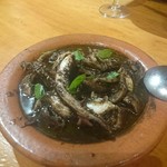 ビストロ シン 2 - イカとマッシュルームのイカスミ煮