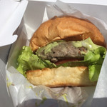 ダグズ・バーガー 宮古島本店 - パティも厚くて、日差しも暑くて、いい感じ