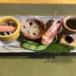 iori さ藤 - カニと小松菜の煮浸し、蓮根、海老の素揚げ、もずく酢、
麩の味噌田楽、塩枝豆