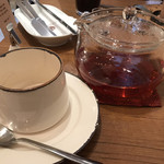 なかたに亭 - ダージリン648円（税込）　※注ぐ前