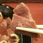 海部のうどん - 甘辛く煮られたまぐろ肉