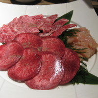 焼肉 べこ亭 たまプラーザ本店 - 上タン塩と和牛カルビと上ミノ