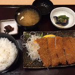 鉄板ステーキ ろく丘 - 手仕込みとんかつ定食980円