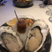 レストラン アルティザン（restaurant Artisan） - 牡蠣とエビのカクテルサラダ