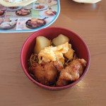 ココス - 焼そばの、唐揚げスクランブルエッグのせ