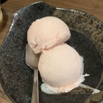 Sumibi Shichirin Yakiniku Gyuu No Suke - イチゴアイス
