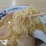 三福食堂 - 麺アップ、ちょっと太り過ぎです、食べ過ぎではありません