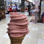 米乃家 - ストロベリーソフトクリーム