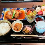 Chikutei - メイン２品・ご飯・お味噌汁
                        茶碗蒸し・サラダ・小鉢・漬物