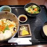 和彩　かくや - 焼鮭といくらの親子丼定食