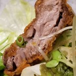 まぐろや 本店 - まぐろのほほ肉唐揚げサラダ　700円　最高の断面！！