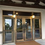 カフェ ラウンジ アンド バー アゼリア - クラシックホテル玄関